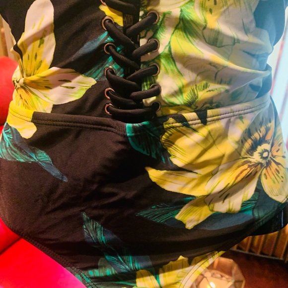 TINIBIKINI LOW CUT ONE PIECE SWIMSUIT - Picture 5 of 8